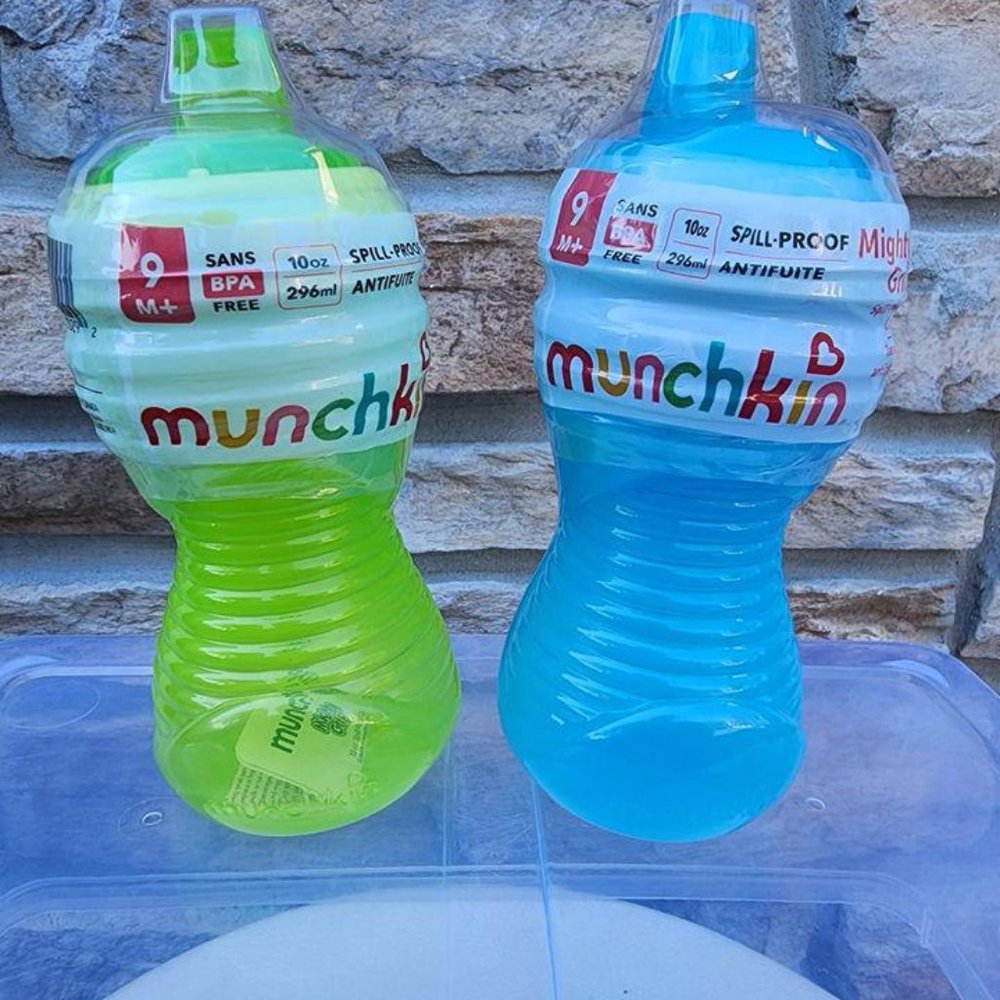 (2) Munchkin 9m+ Mighty Grip Spill Proof, Sippy Cup, 10 Ounces - Blue & Green